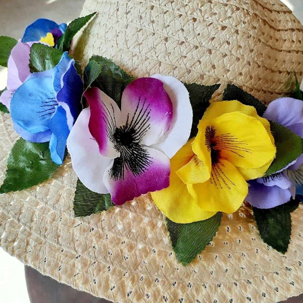 GROOVY GLAM Flower Power Beige Wide Brim Straw Hat with Silk Pansies - Picture 5 of 10